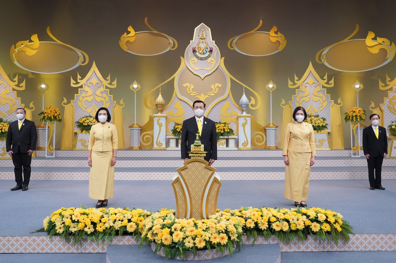 ถวายพระพรชัยมงคล