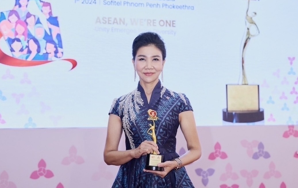 โศภชา ดำรงปิยวุฒิ์ ซีอีซี GUNKULรับรางวัล “Awen Award 2024”